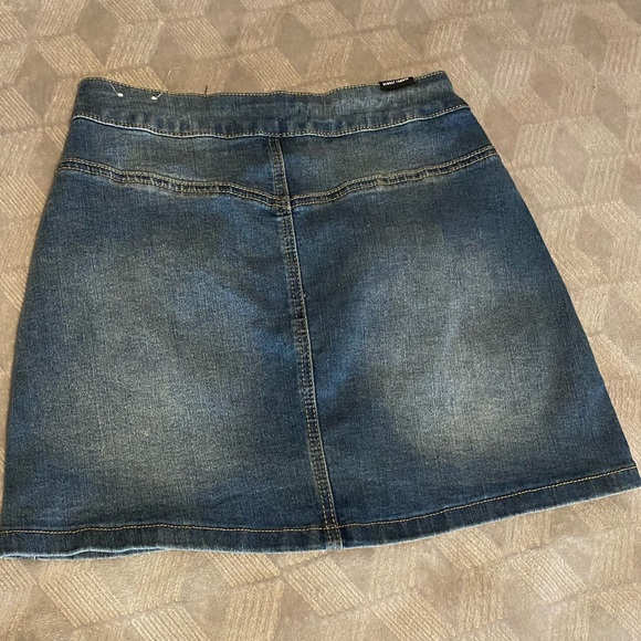 Button up skirt - Picture 2 of 2